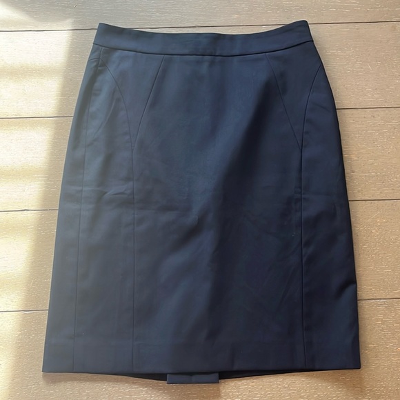 Ann Taylor Dresses & Skirts - Ann Taylor Pencil Skirt 4P